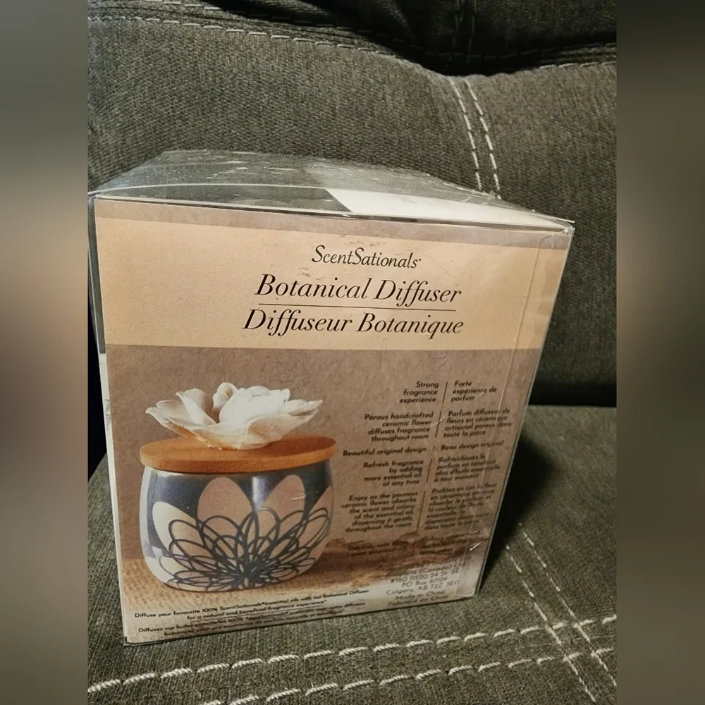 Scentsationals Ceramic Flower Diffuser and fragrance Oil Diffuser bundle NWT